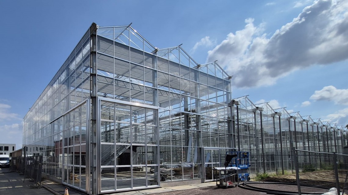 Educational innovative research glass building 5