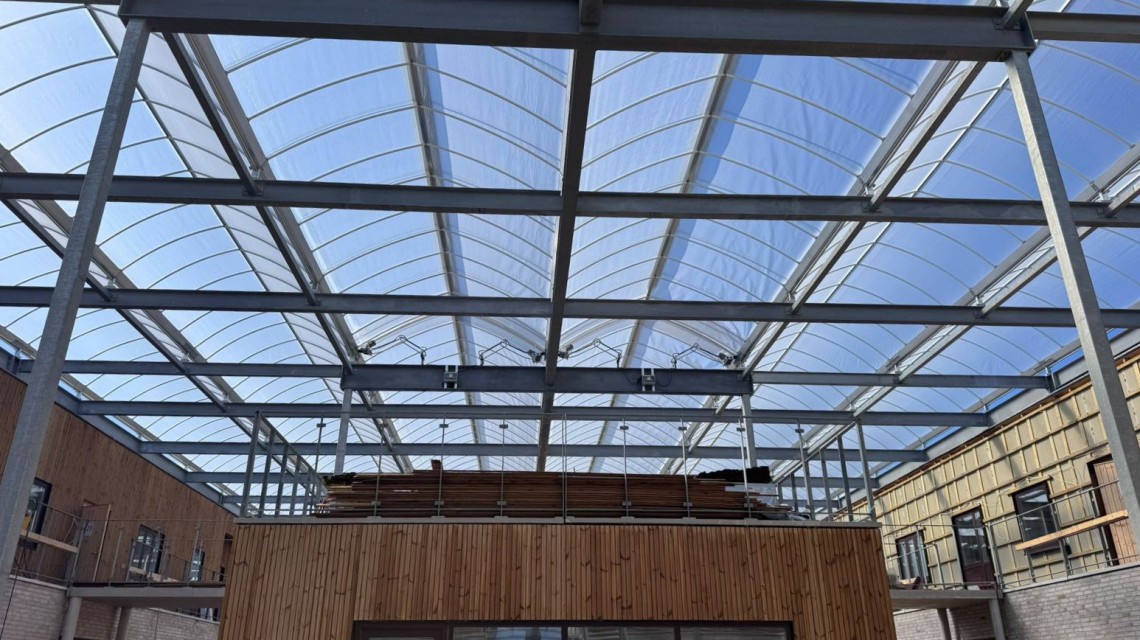 Roll Air Retail roof to cover garden